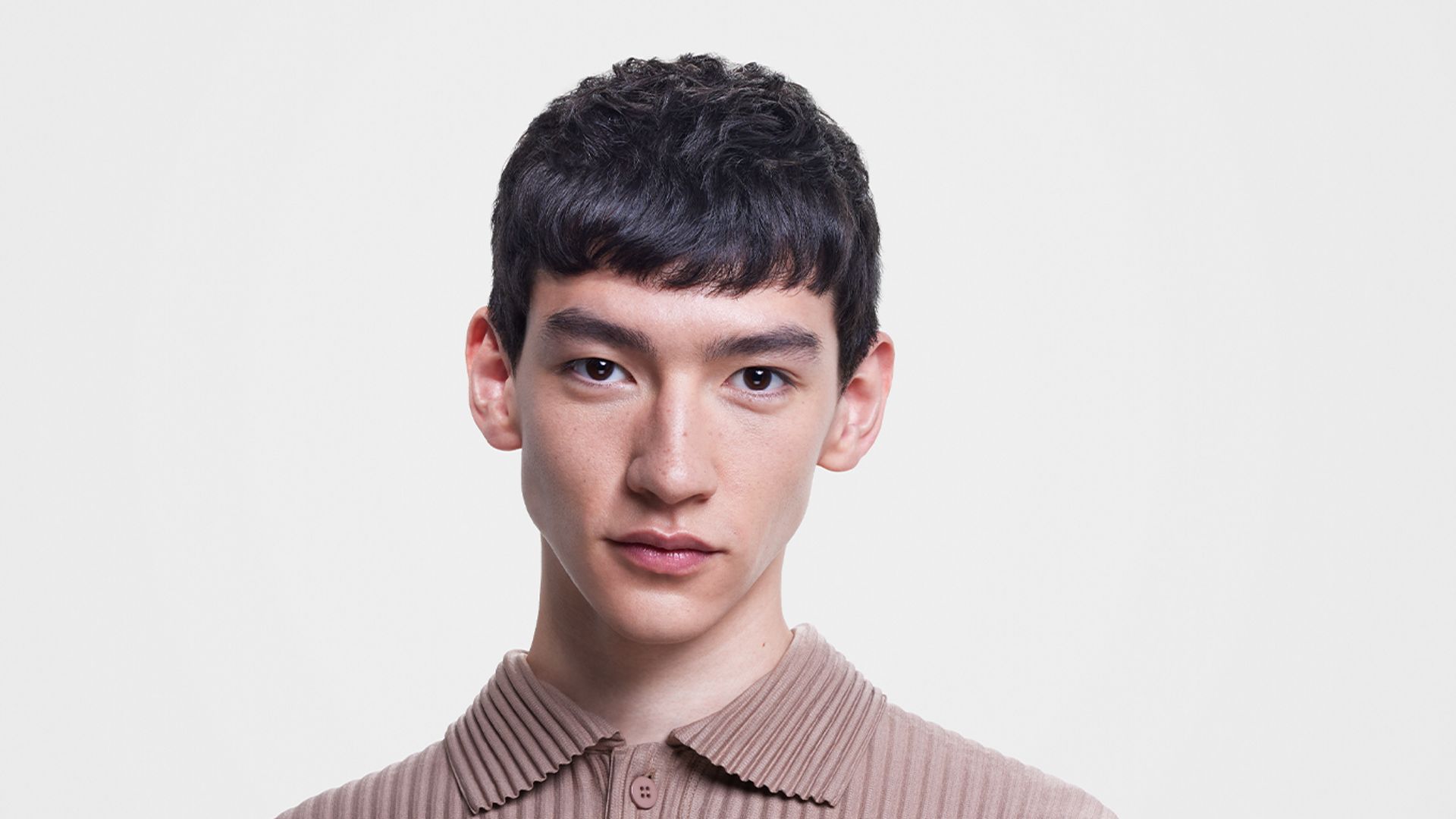 Dyson Supersonic Nural™ шаш кептіргішінің көмегімен текстуралы шаш үлгісін қалай жасауға болады?