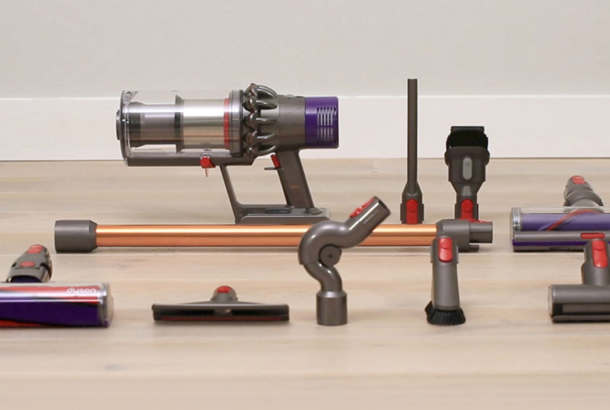 Жаңа Dyson V10™ сымсыз шаңсорғышын жинау, зарядтау және пайдалану туралы бейне нұсқауларын қараңыз.