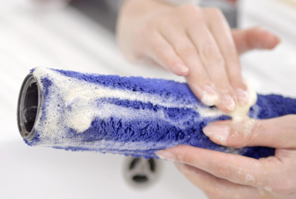 Dyson Submarine™ дымқыл сүрткішіне қалай күтім жасау керектігі туралы бейнені қараңыз.