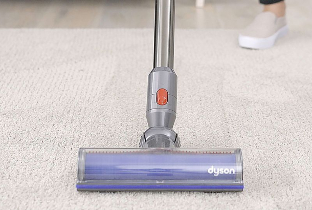 Жаңа Dyson V8™ сымсыз шаңсорғышын жинау, зарядтау және пайдалану туралы бейне нұсқауларын қараңыз.