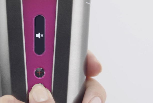 Dyson Corrale™ шаш түзеткіштің дыбысын қосу немесе өшіру.